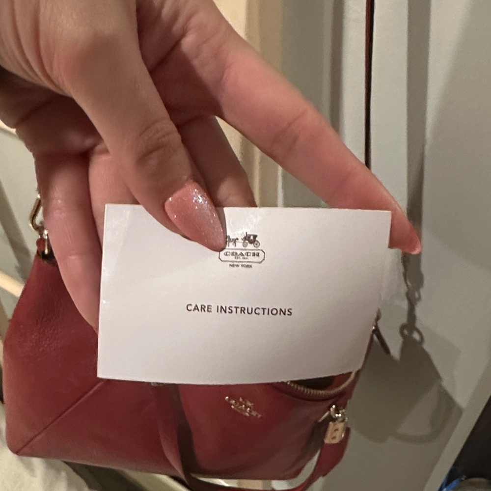SALE Coach Elegant Red Leather Shoulder Bag - Picture 4 of 8